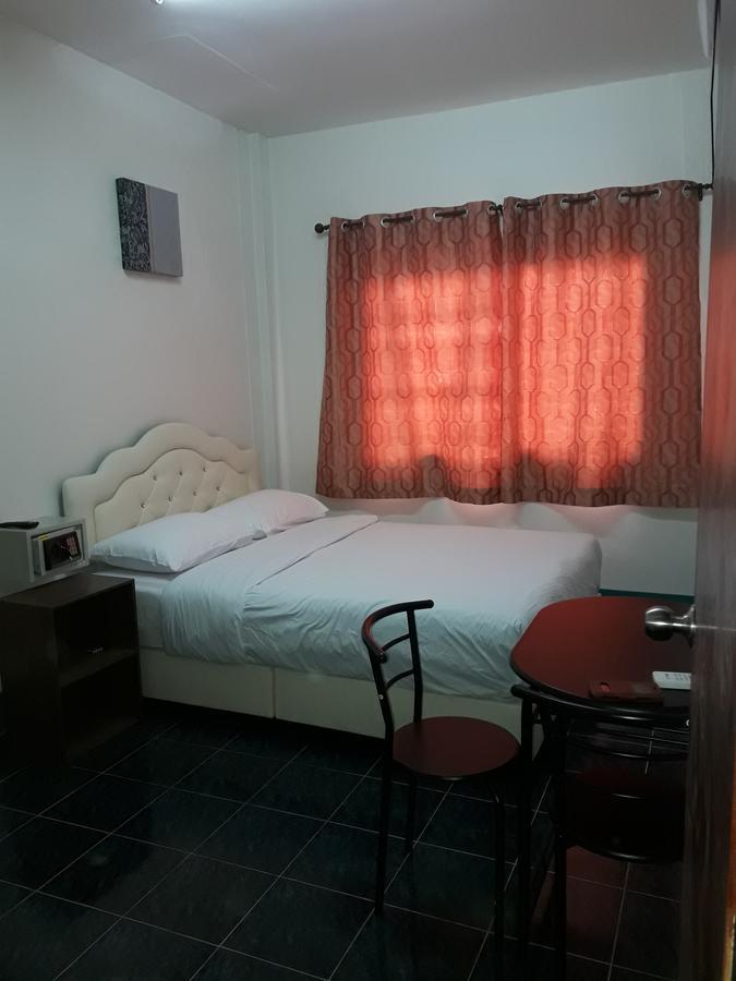 Chinn House Karon Екстериор снимка