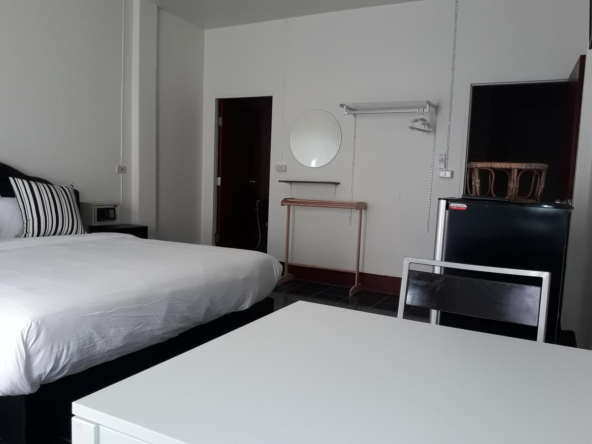 Chinn House Karon Екстериор снимка