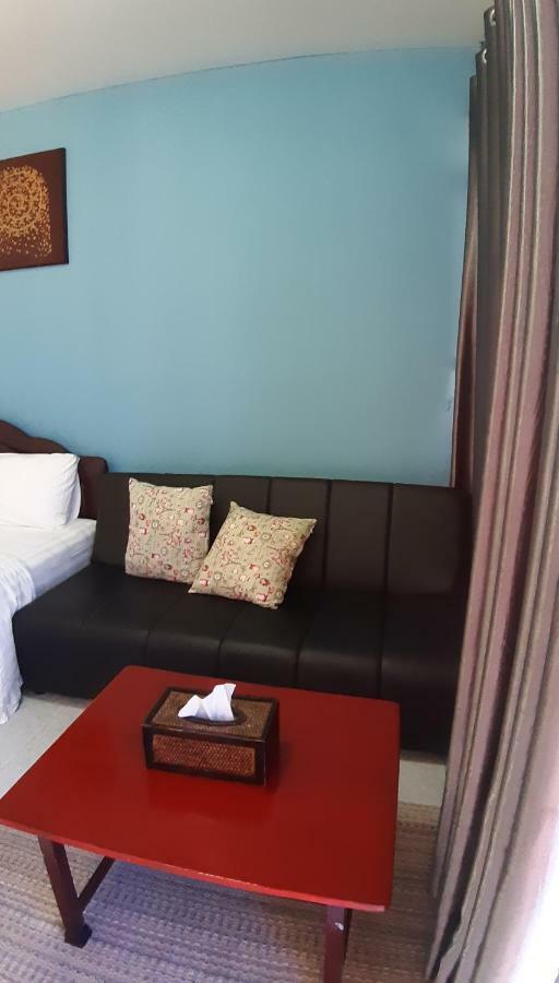 Chinn House Karon Екстериор снимка